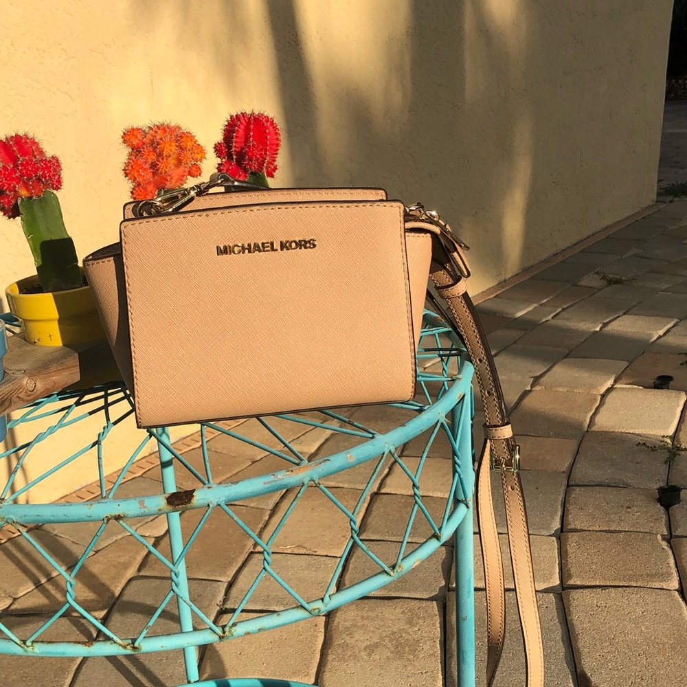 Michael Kors Mini Selma Crossbody